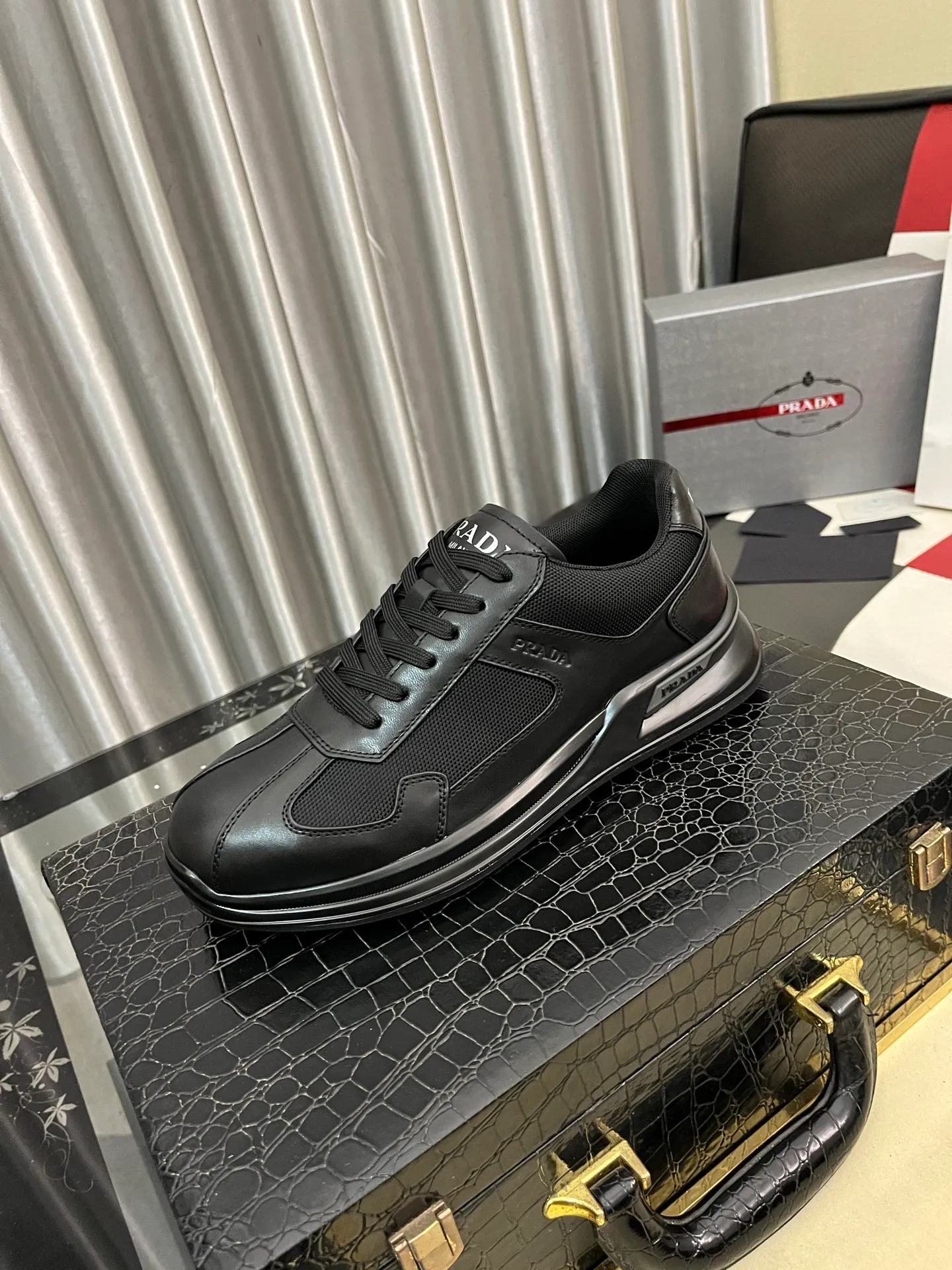 Men's shoes 💰600⌚️⌚️【PRADA】Prada casual shoes, originally developed 1:1, made of high-mercerized cowhide with imported cowhide, silk sheepskin lining, rubber outsole, comfortable and soft on the foot, size: 38-442️⃣Colors available